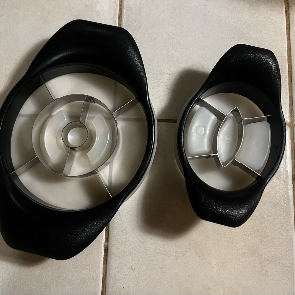 Pampered Chef - Pineapple cutter + bonus Stonefruit cutter